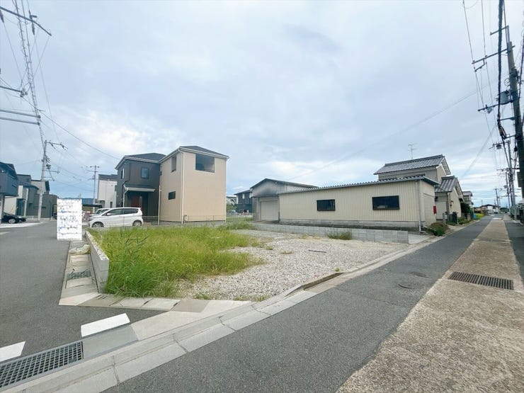 付近には緑や山など多く、豊かな自然の風景を望んでいただけます◎