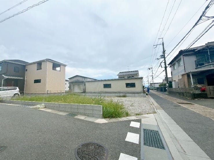 落ち着いた雰囲気の閑静な住宅街で環境の良い立地です。