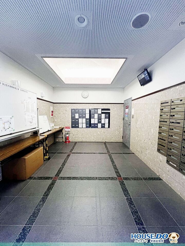 マンションの共用スペースとなるロビー。
室内だけでなく、日々利用する共用部の雰囲気も住まい選びでは確認しておきたいポイントです。
ご来訪時には実際の管理状態もご覧いただけます。