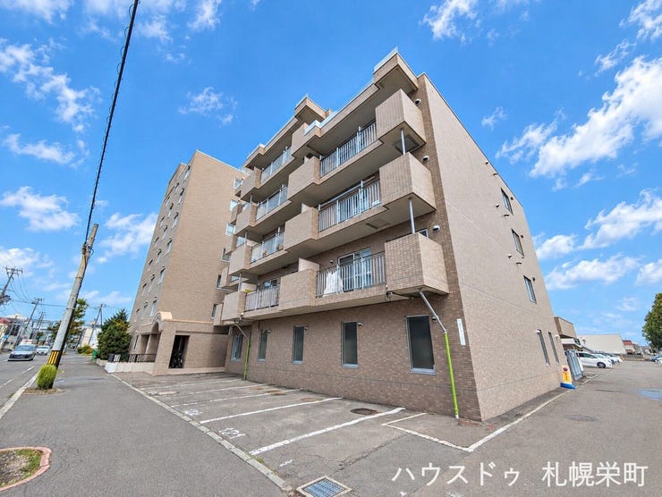 【外観】
地下鉄「北34条」駅徒歩10分!南西向き×7階部分で日当たり・眺望良好な3LDKです。2026年11月下旬リノベーション完成予定。ペットと暮らせる住まいで、無償トランクルーム完備!ぜひご注目ください☆