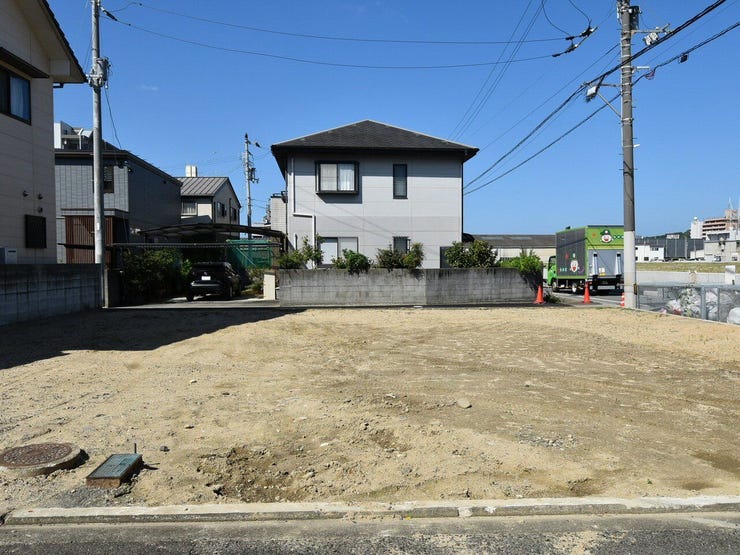 外観を東側より撮影