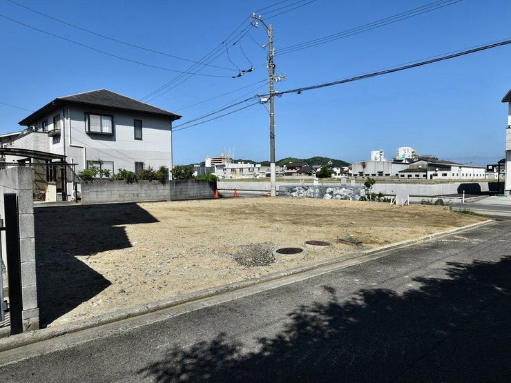 外観を南東側より撮影