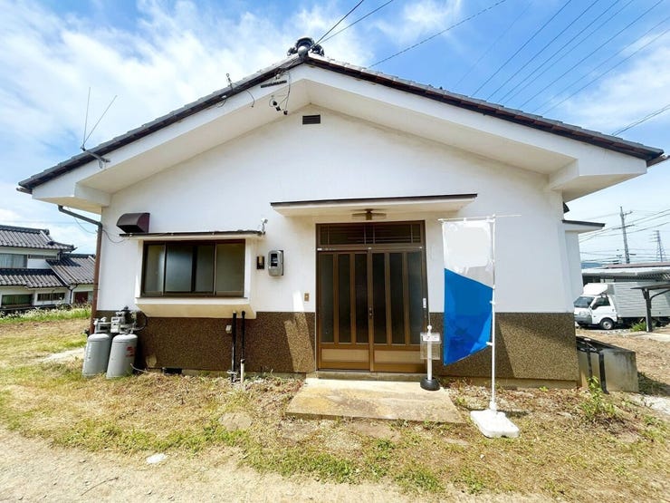 玄関ドアは新品交換予定です。