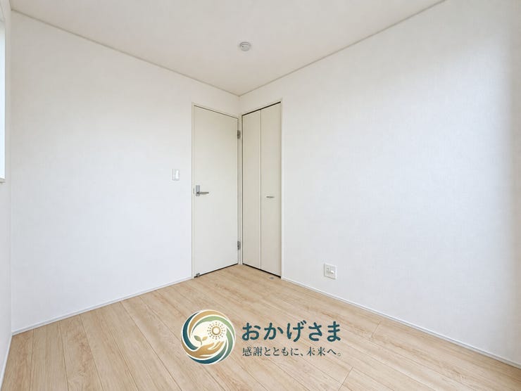 【洋室】
落ち着いた色合いの洋室です。ベッドやデスクの配置を考えながら、窓や収納との位置関係をご覧ください。