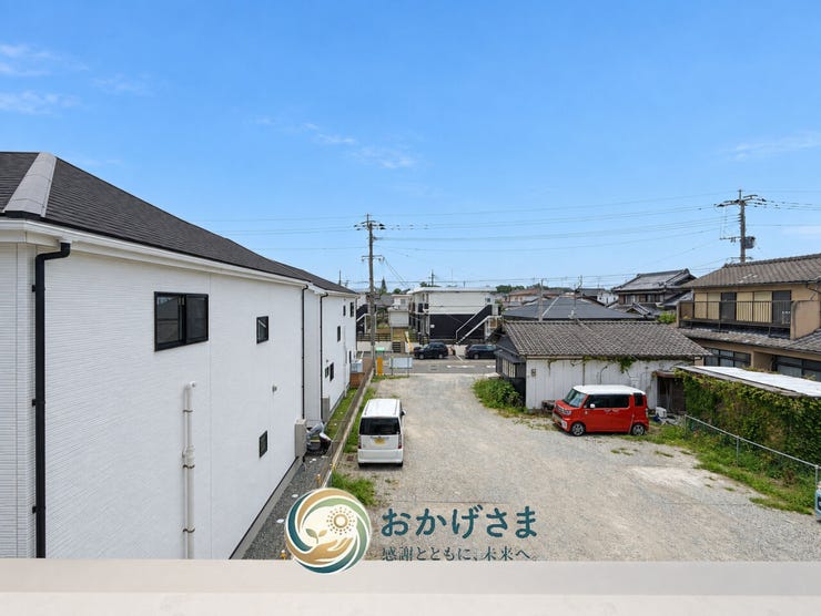 【眺望】
住まいから見える周辺の景色です。隣接する建物との距離感や街並みを、現地での見学とあわせてご確認ください。