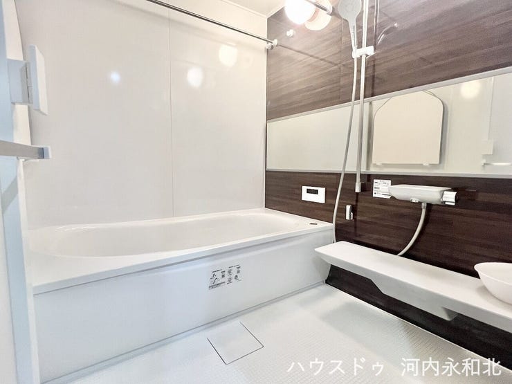 1日の疲れを包み込むゆったり浴槽!広々とした空間で上質な癒やしのひとときを。
