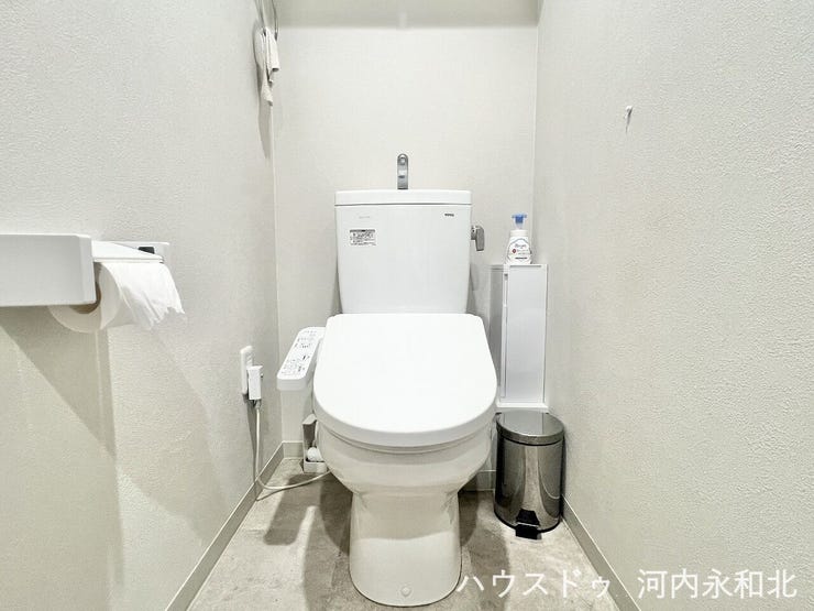 白を基調とした清潔感あふれるレストルーム!温水洗浄便座付きで毎日快適に過ごせます♪