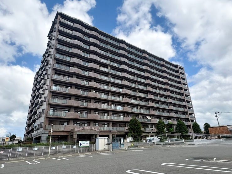 【外観】
コアマンションルネス空港東
■所在地:糟屋郡志免町別府北13-1
■建物構造:SRC
■管理形態:常駐