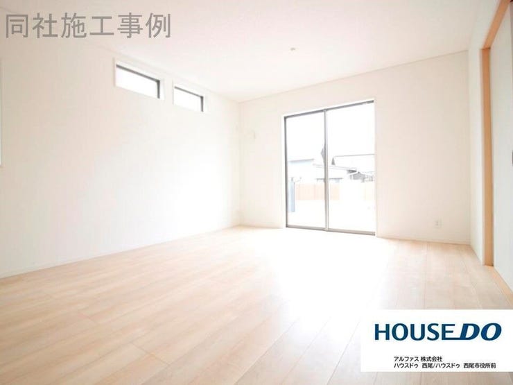 【同型写真(リビング)】