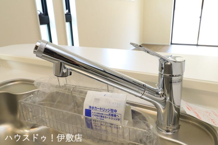 伊敷１丁目 新築戸建 【浄水器一体型水栓（同仕様写真）】
安全で安心したお水がでてくるので、小さなお子様がいるご家庭にも安心でおいしい水がいただけます。