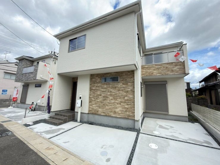【外観】
駐車2台可能。2区画販売新築戸建です。