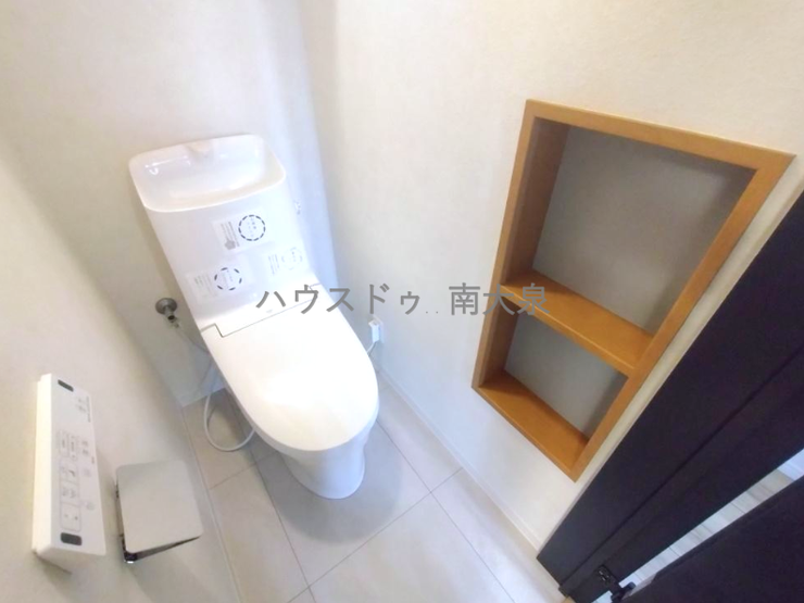 ●1階温水洗浄機能付トイレ