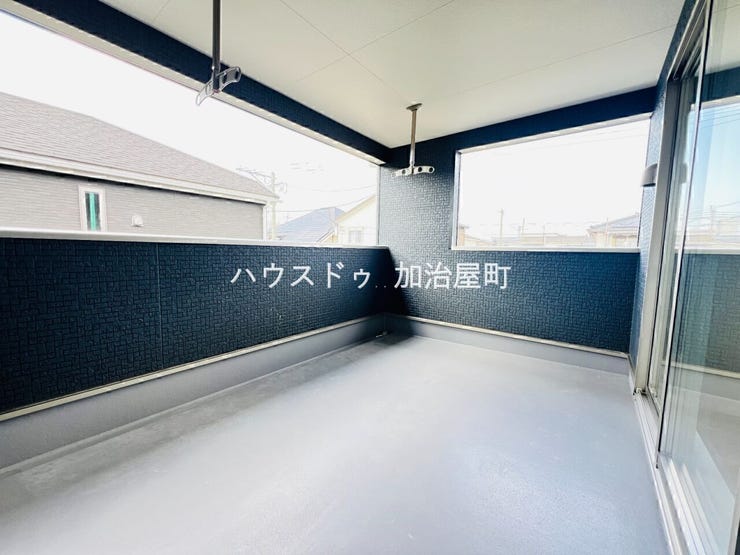 日当たりや風通しの良さを活かし、洗濯物も気持ちよく乾かせます。