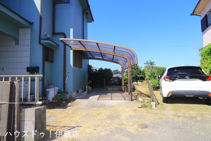 【駐車場】
駐車場普通車1台可能(カーポート付)