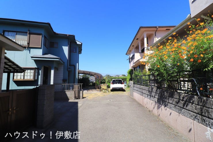 【前面道路】
行き止まり道路につき交通量少なく小さなお子様にも安心です