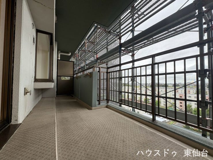 約7帖のバルコニーです♪
広々していて洗濯物も干しやすいです♪