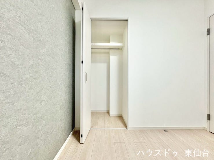 各居室にクローゼットもついているので服が多くても安心です♪