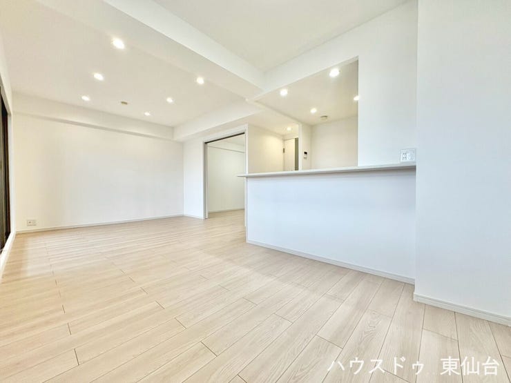 ナチュラルな色合いのリビングで
どんな家具でも合わせやすいです♪