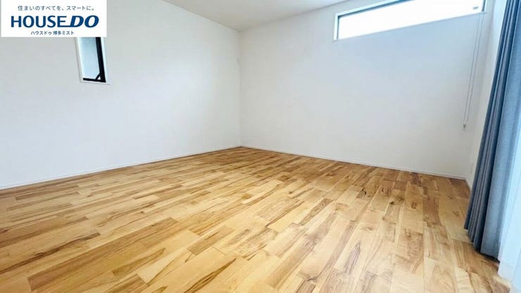寝室は「何もしなくていい場所」。。そんな部屋になれる余白があります。
*売主様居住中のため、画像加工により一部家具などを消して掲載しています。家具・調度品等は販売価格に含まれません。