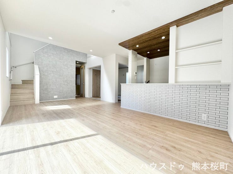 ■安らぎと笑顔の中心地■陽光が優しく降り注ぎ、会話が自然と弾む。ここでは、毎日が特別な時間へと変わります。