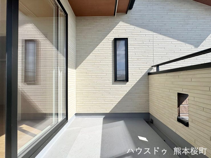 ■空の下の開放的な特等席■日光浴や読書、外の空気を感じながらリフレッシュ。暮らしを豊かにする、もう一つの心地よい空間です。