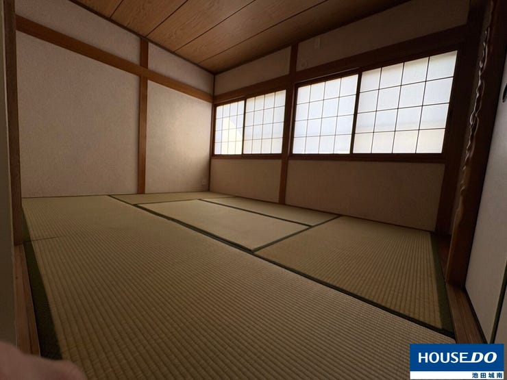 2階6帖の和室です。