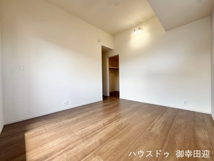 ■2階7帖洋室■心からリラックスできる静けさ、上質な眠りで、毎日をリセットします。明日への活力を養う空間です。