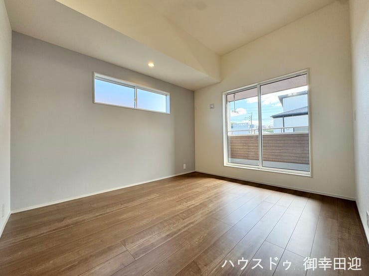 ■2階7帖洋室■心からリラックスできる静けさ、上質な眠りで、毎日をリセットします。明日への活力を養う空間です。