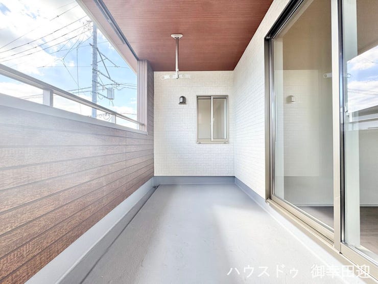 ■空の下の開放的な特等席■日光浴や読書、外の空気を感じながらリフレッシュ。暮らしを豊かにする、もう一つの心地よい空間です。