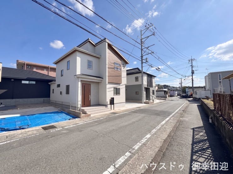 ■理想を叶える新しい暮らしの舞台■高いデザイン性と機能性を兼ね備えた住まい。ここで、家族の新しい物語が始まります。
