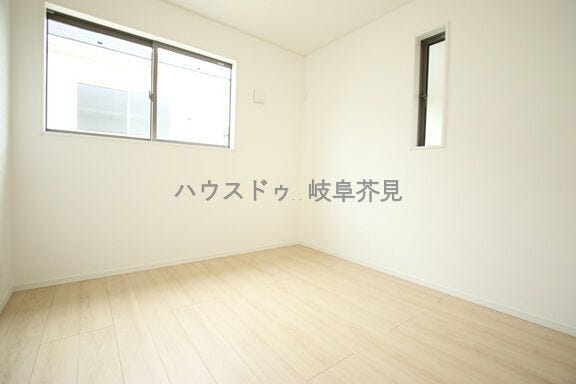 2階洋室は子供部屋に最適です♪