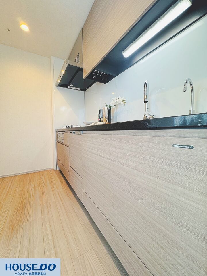 木目調のデザインが温かみを感じさせるキッチンです!機能性とデザイン性を兼ね備えた、快適なキッチン空間です♪