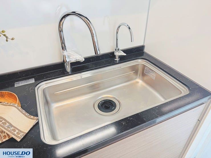 広々としたシンクで、お皿洗いも楽々です!最新の水栓設備で、快適にお料理を楽しめます♪