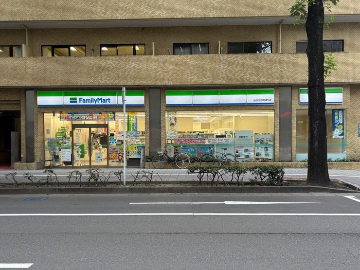 建物1階にはコンビニがあり、ちょっとしたお買い物にも便利です♪