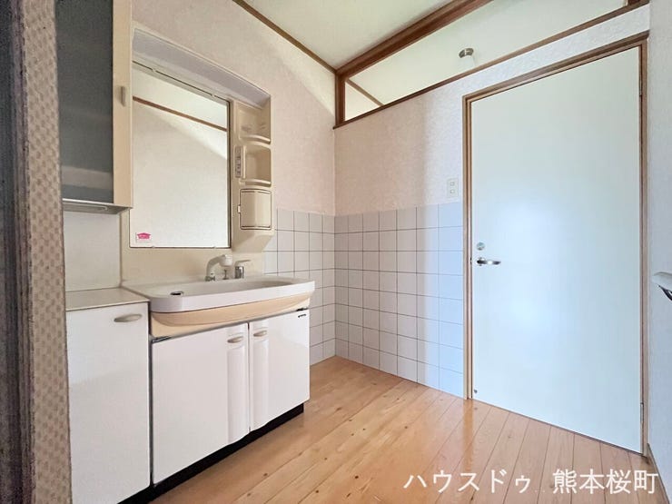■清々しいリフレッシュ空間■自分を磨き、気持ちを切り替える。心地よい光が差し込むプライベートスペース。