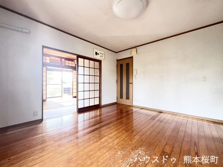 ■安らぎと笑顔の中心地■陽光が優しく降り注ぎ、会話が自然と弾む。ここでは、毎日が特別な時間へと変わります。