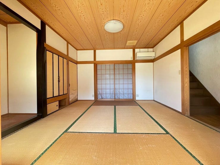 玄関から直接行けるので、客間としても