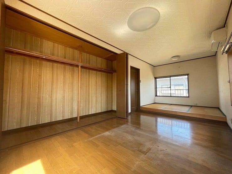 大容量のクローゼット付き 2階洋室7.5帖と畳コーナー3畳