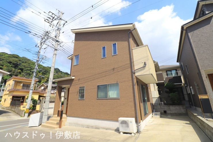 常盤１丁目 中古戸建 【外観写真】
前面道路との高低差が少なく、車の出し入れがしやすい敷地です。