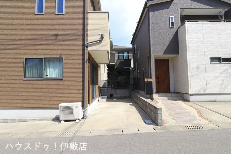常盤１丁目 中古戸建 【駐車場】
カースペースの様子。駐車スペースが確保されており、前面道路に面して駐車が可能です