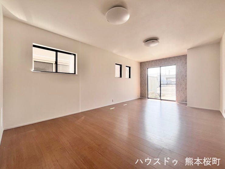 ■安らぎと笑顔の中心地■陽光が優しく降り注ぎ、会話が自然と弾む。ここでは、毎日が特別な時間へと変わります。