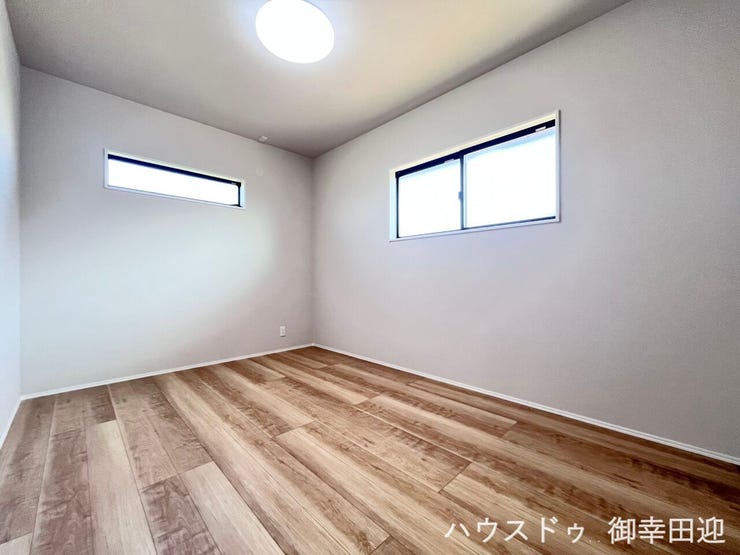 ■6帖洋室②■寝室、書斎、趣味の部屋。家族の成長やライフスタイルに合わせ、様々な使い方ができる快適な空間です。