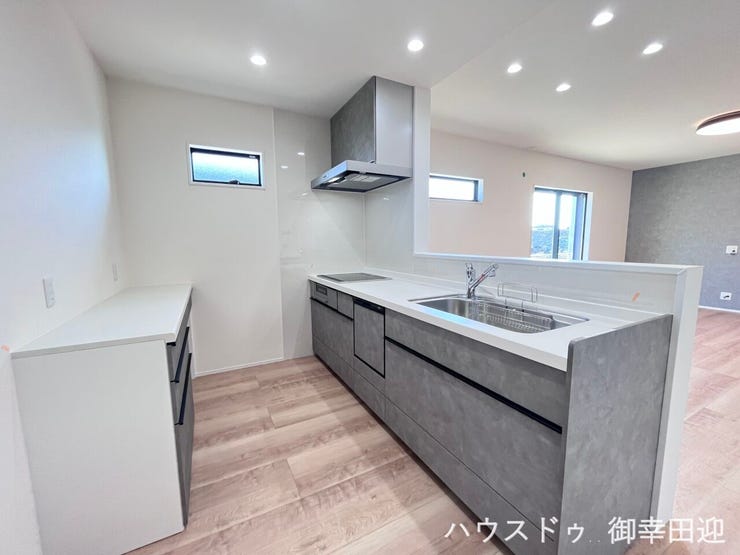 ■家族の「美味しい」が集まる舞台■高い機能性と美しいデザインを両立。料理する人も、待つ人も、笑顔になれる場所です。