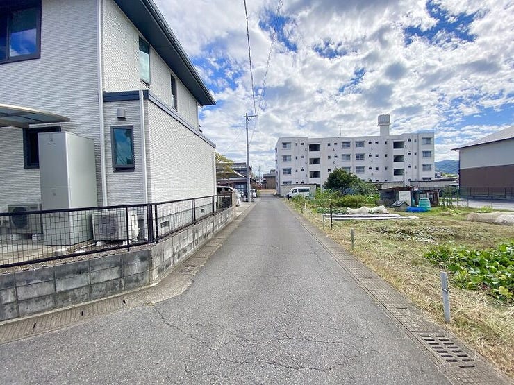 東側前面道路