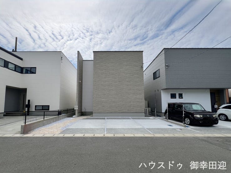 ■車と趣味の幅が広がる場所■単なる駐車スペースではない、洗車やタイヤ交換、DIYにも使える多目的な屋外スペースです。