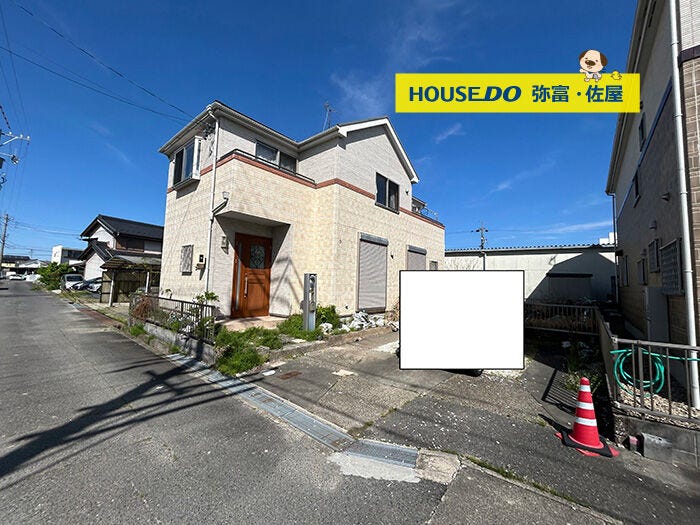 【外観】
2026年11月内装リフォーム完了予定!!南側にお庭や駐車スペースがあるため日当たり良好です(^^♪