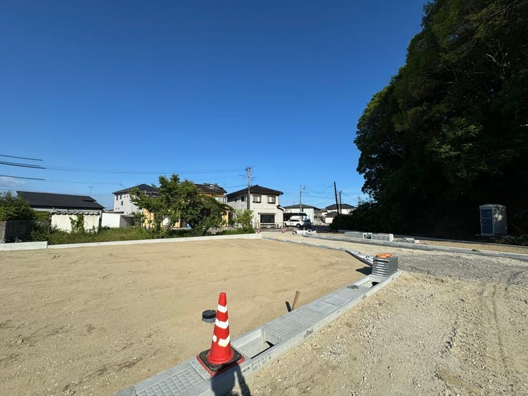 【建築条件なし】お好みのハウスメーカーや工務店で、ご家族の理想を叶える自由設計の住まいを建築可能です。