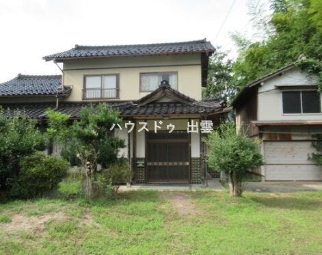 【外観】
和風のお家です。約280坪の土地の広さがありますので駐車場も広々取れて車も停めやすいです。庭も広いのでご自分の好きな植栽などを植えるのもいいですね。