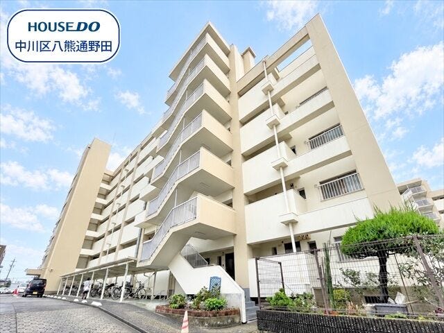 【外観】
総戸数270からなる7階建て、鉄筋コンクリート構造で強度の高いマンションです。