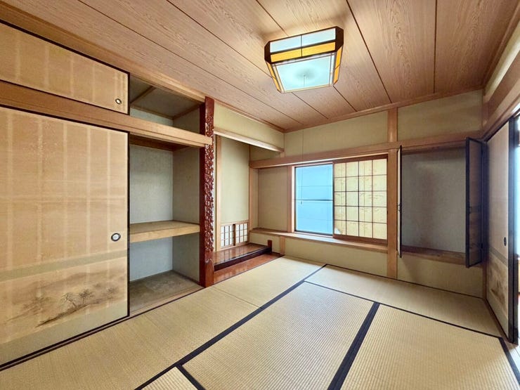 〈6.0帖〉
天袋付き!収納力のある押し入れが魅力的♪